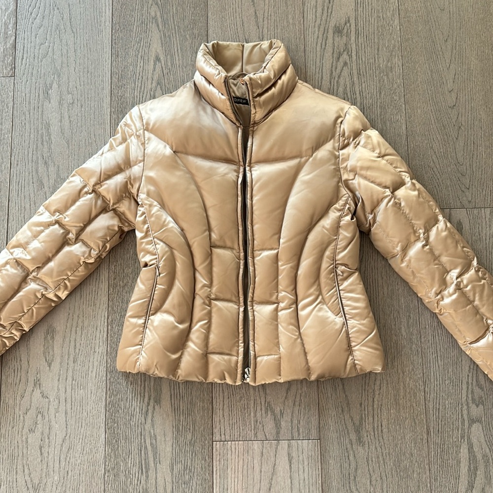 Women’s puffer jacket in beautiful muted gold colour in excellent condition.